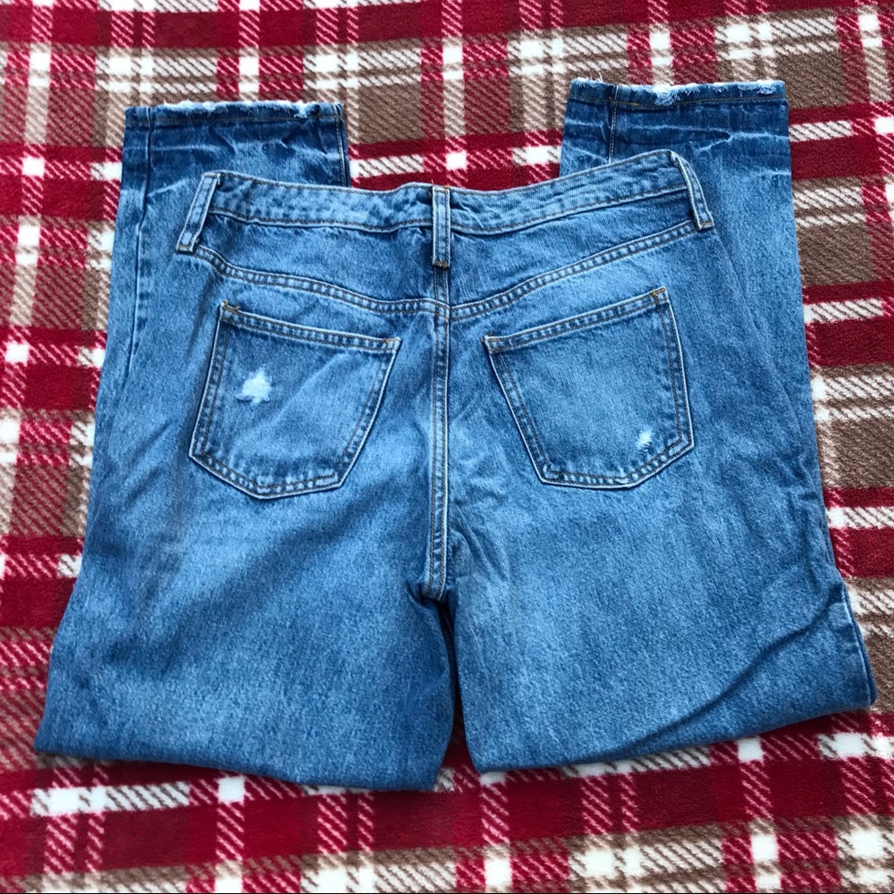 Universal Thread Distressed Jeans - Picture 6 of 10